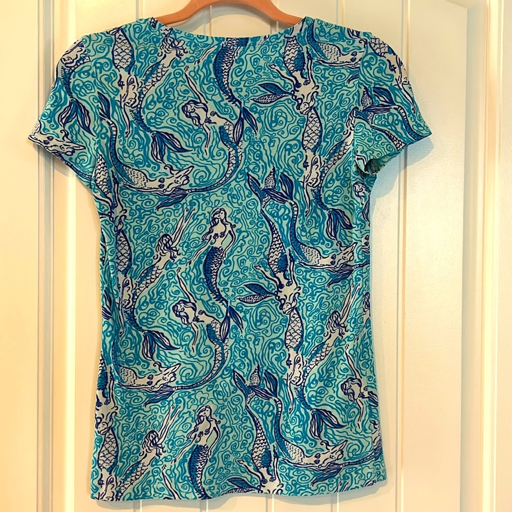 EUC Lilly Pulitzer Mermaid Print T-Shirt - Picture 3 of 4